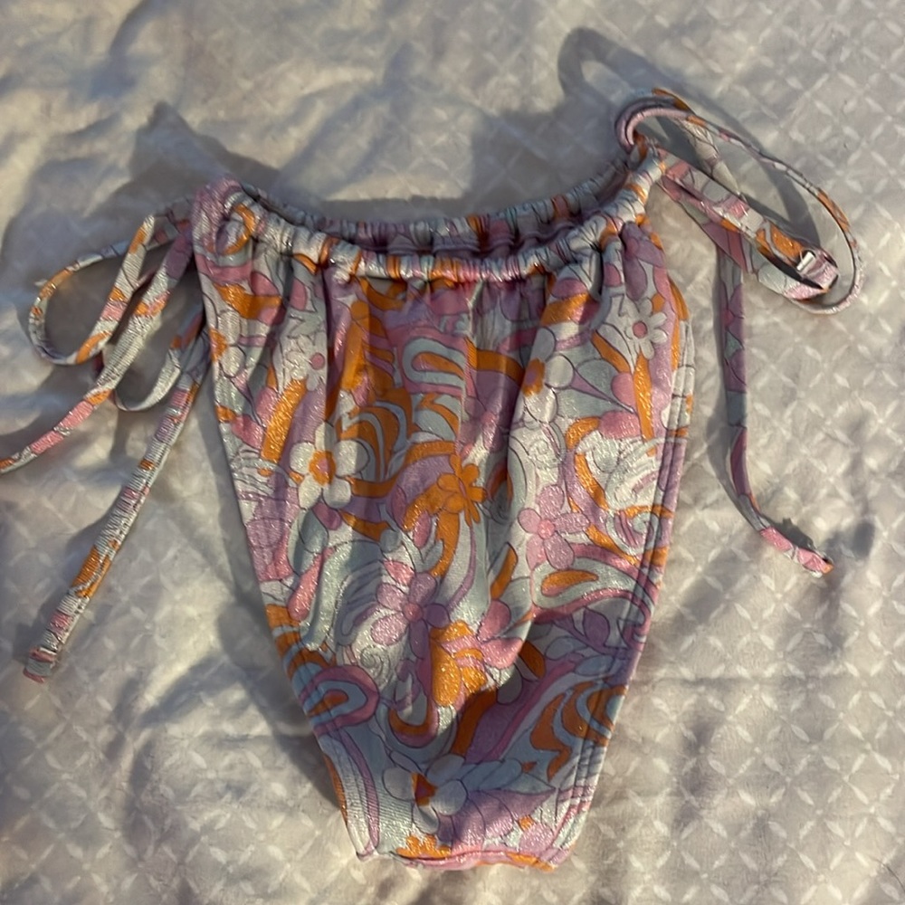 hollister bikini top and bottom - Picture 5 of 6